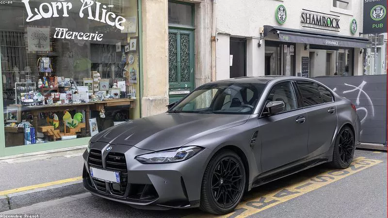 Phân tích y khoa hình ảnh BMW 3 Series 2026 tại Việt Nam: Có xứng đáng với giá 2,5 tỷ?