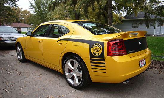 So Sánh Dodge Charger Cũ với Các Đối Thủ Cạnh Tranh